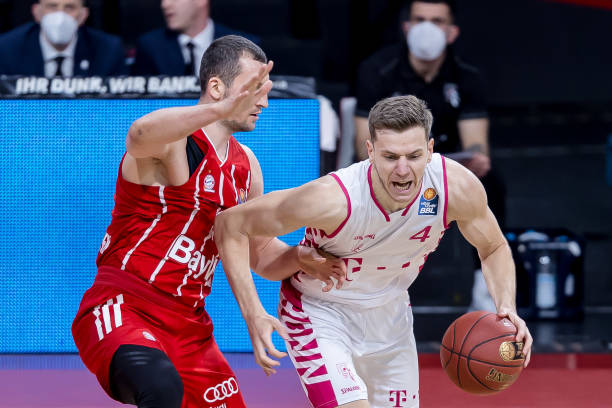 单薄的独行 单薄的独行